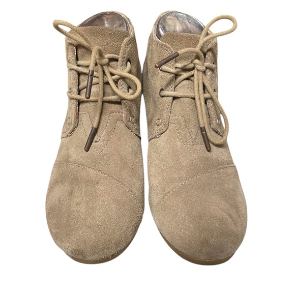 Toms Desert Wedge Booties Women's Size 8 Tan Taupe Suede Ankle Boots Lace Up - Picture 4 of 9